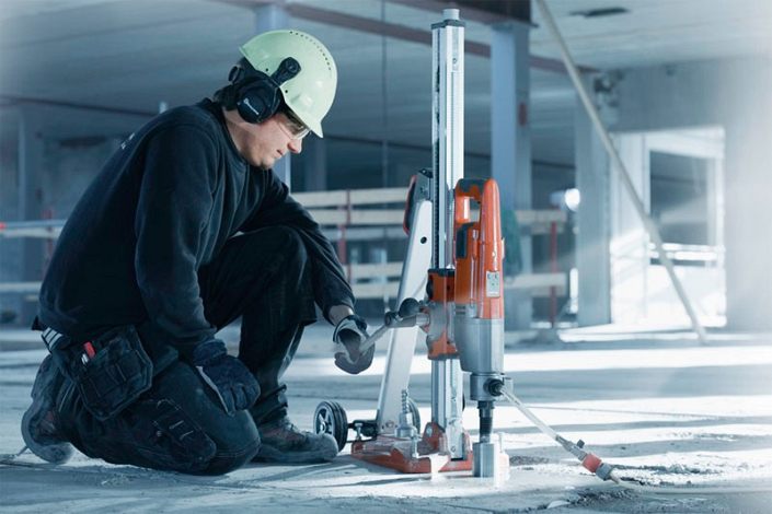 Эксплуатация дрели алмазного бурения Husqvarna DM 220 Эксплуатация дрели алмазного бурения Husqvarna DM 220