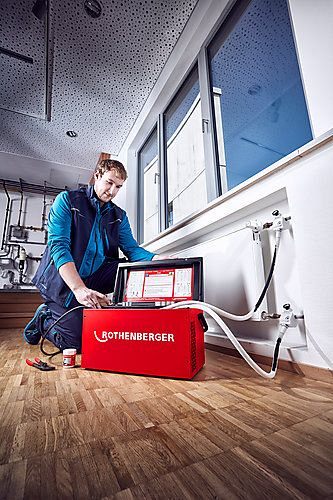 Эксплуатация прибора для заморозки труб Rothenberger Rofrost Turbo 1 1/4" Эксплуатация прибора для заморозки труб Rothenberger Rofrost Turbo 1 1/4"