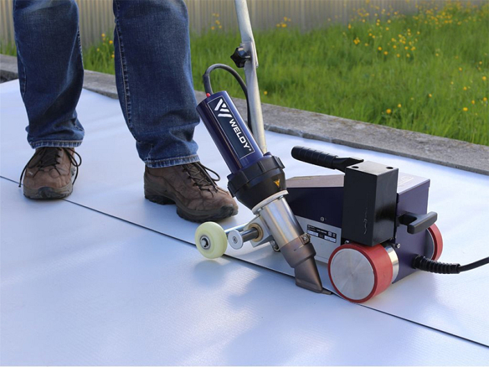 Использование сварочных автоматов горячего воздуха Weldy Roofer RW3400