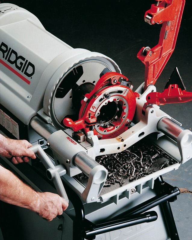 Нарезание резьбы резьбонарезным станком Ridgid 1224