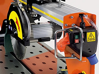 Панель управления камнерезного станка с лазерным указателем Battipav Prime 120S Панель управления камнерезного станка с лазерным указателем Battipav Prime 120S