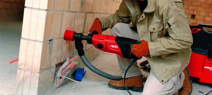 Применение коронки для подрозетников по кирпичу Hilti 82S SPX-L Применение коронки для подрозетников по кирпичу Hilti 82S SPX-L